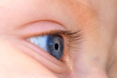 Le regard d'un bébé_4871519307_l.jpg